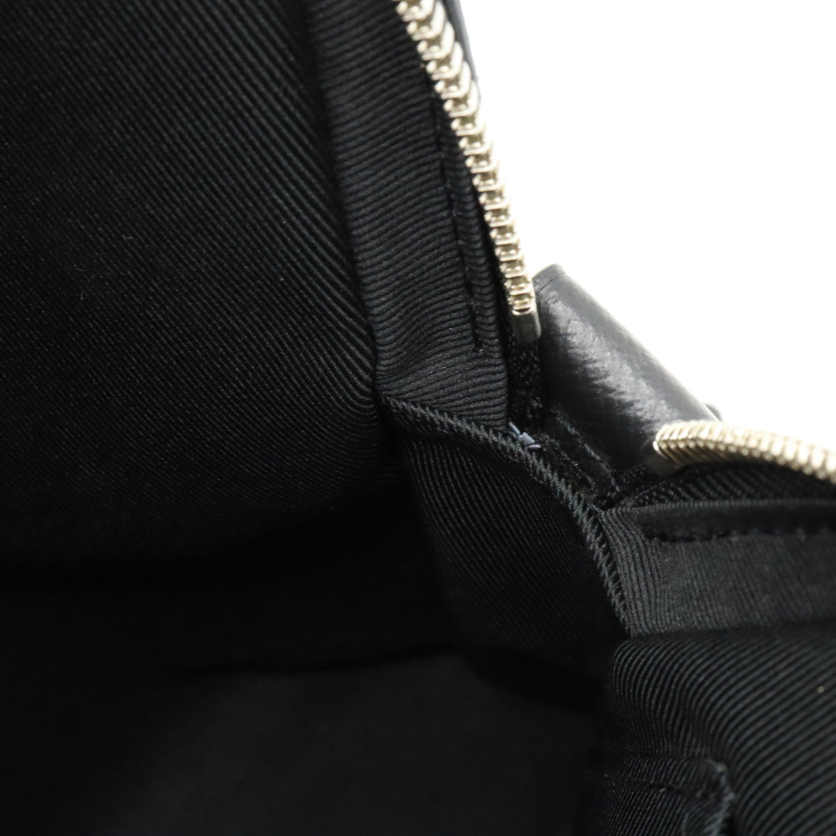 Louis Vuitton Taiga Messenger PM Diagonal Shoulder Noir Black