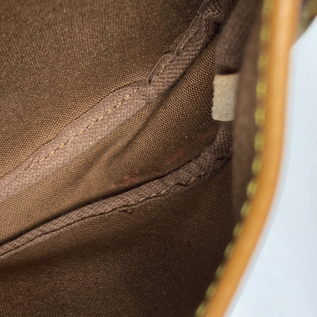 Louis Vuitton Saumur 30 Crossbody Shoulder Bag Monogram Brown