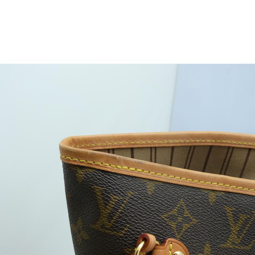Louis Vuitton Neverfull MM Monogram Shoulder Bag