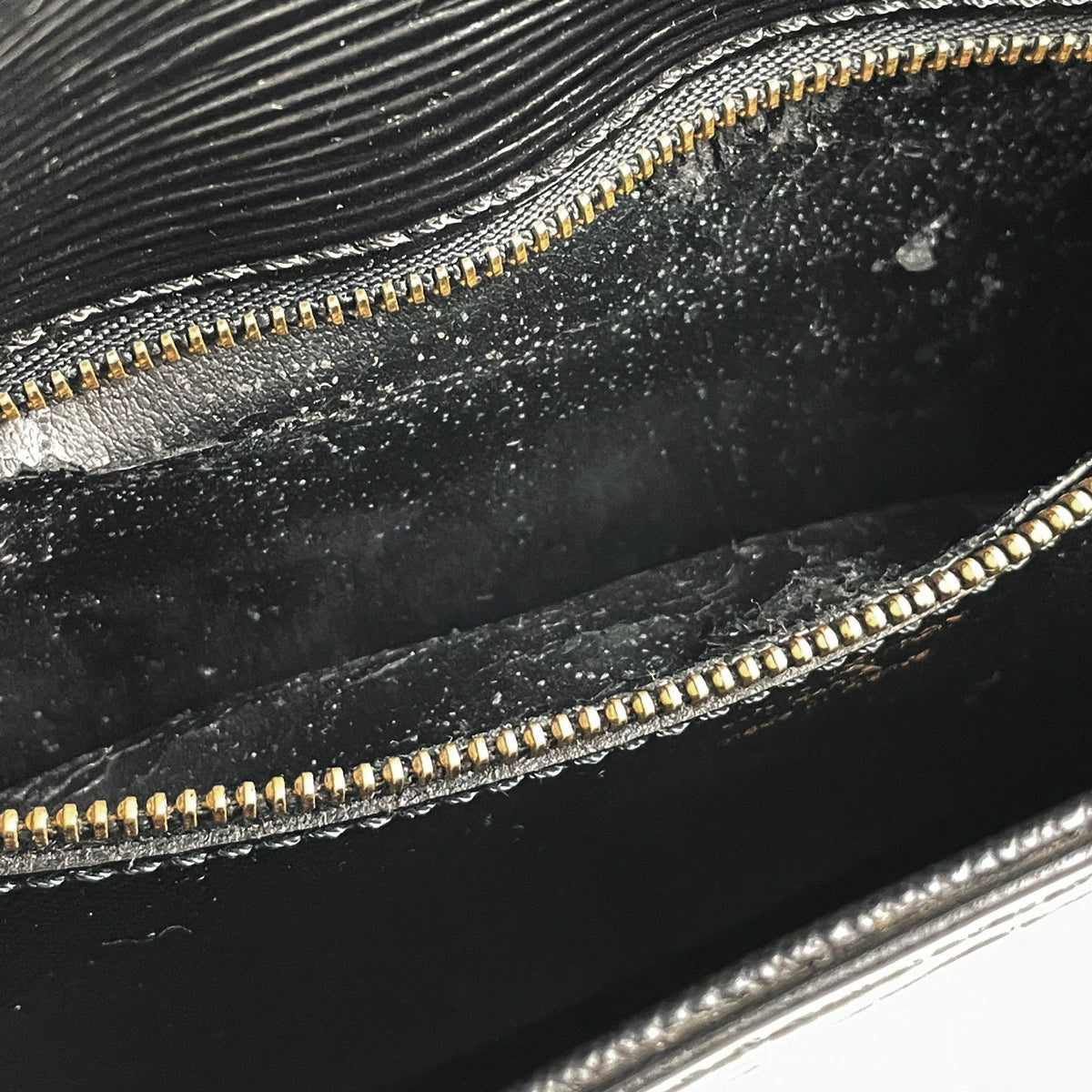 Louis Vuitton Sun Crew Epi Shoulder Bag Black