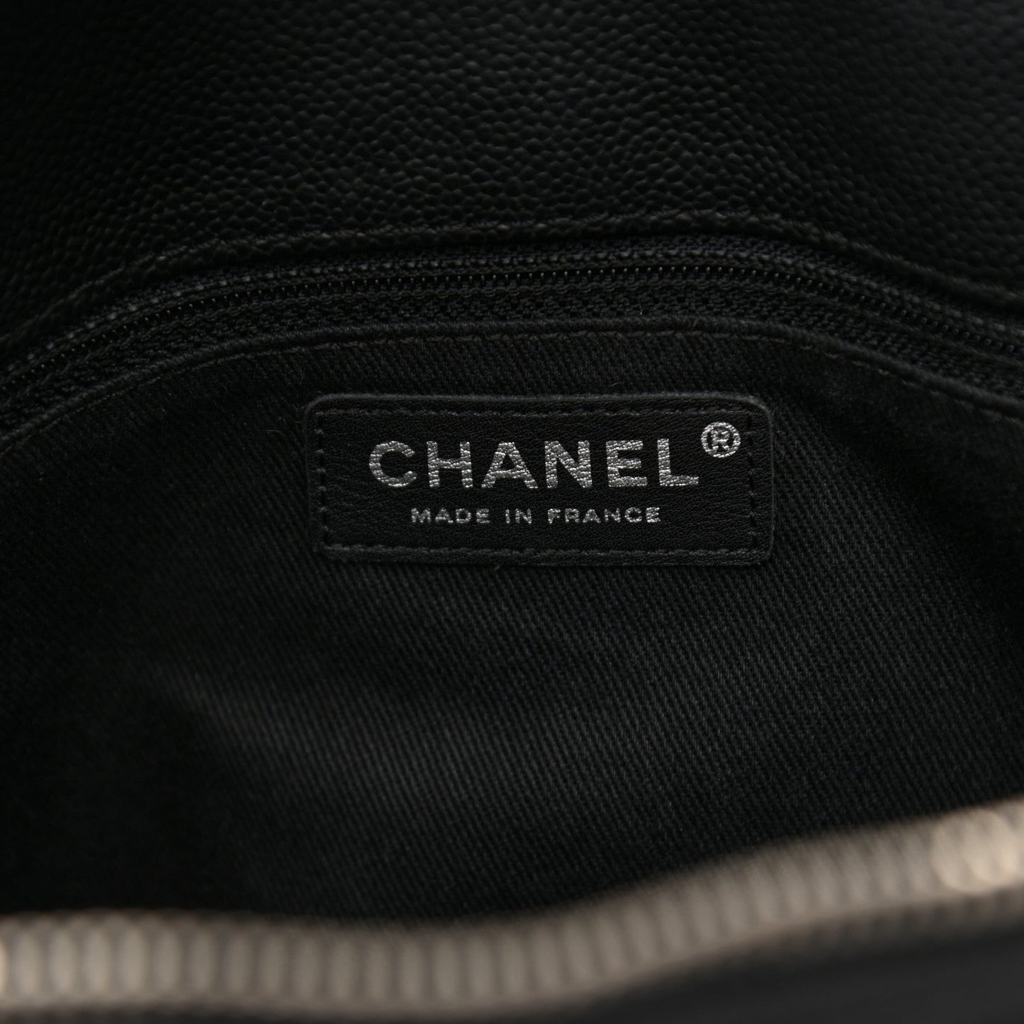 Caviar Diagonal Ligne Tote Black