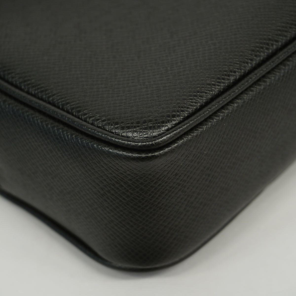 Louis Vuitton Clutch Bag Taiga Pochette Kasai