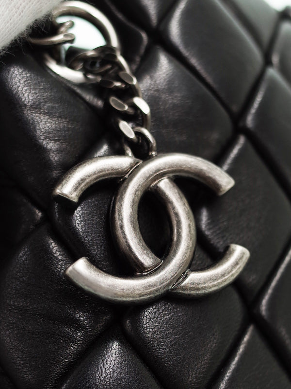 Chanel Matelasse Chain Shoulder Bag Black