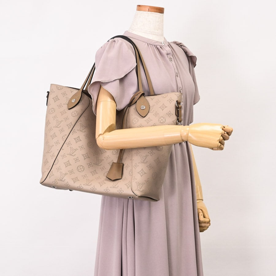 Louis Vuitton Hina MM Tote Bag Mahina Galle
