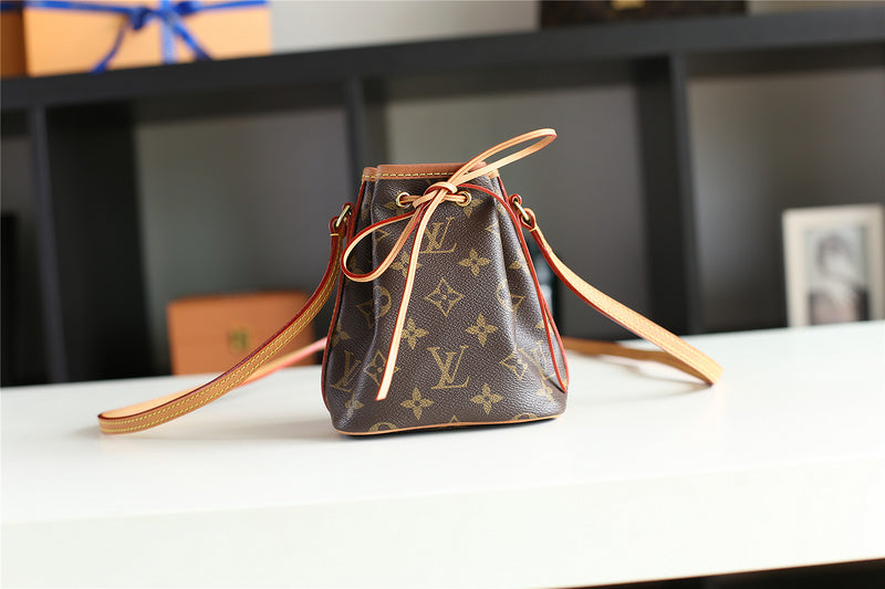 Fan Fashion Lu-Vi bags - 9390