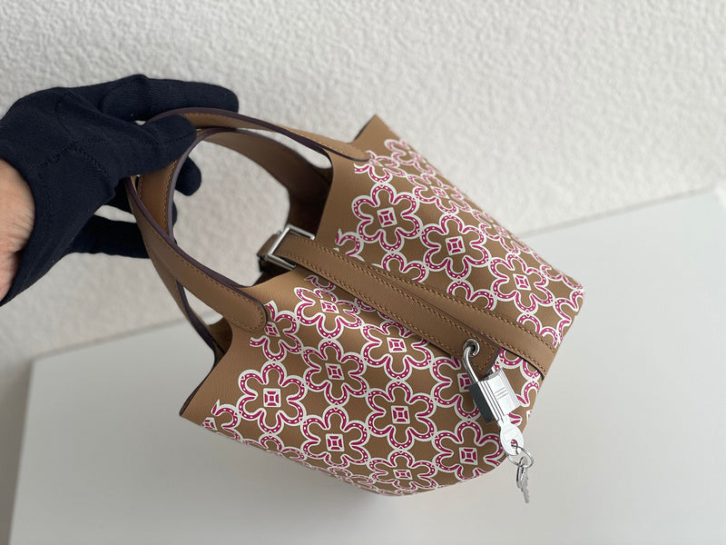 Amelia - HMS Bags - 1665