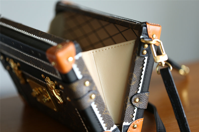 Fan Fashion Lu-Vi bags - 8236