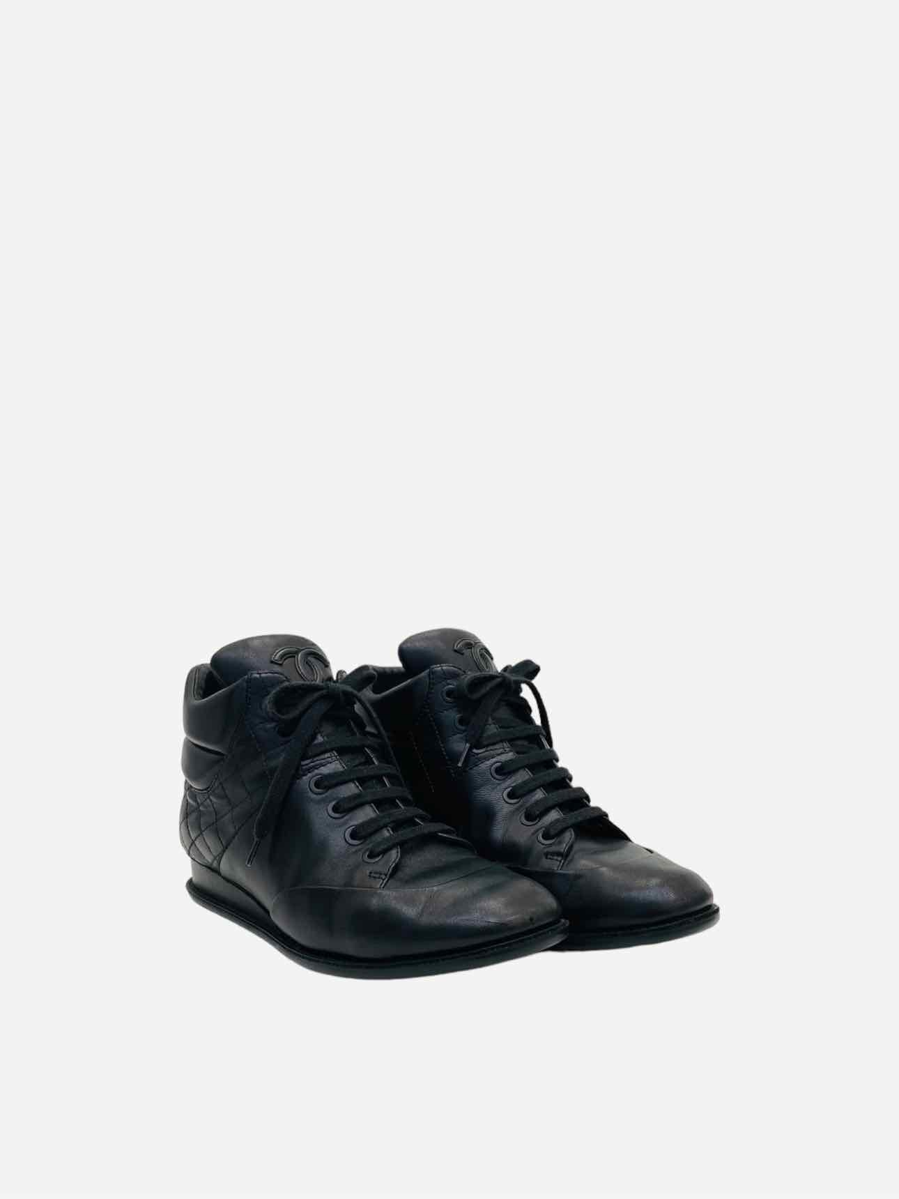 CHANEL High Top Black Quilted Size EU 35.5 Sneakers