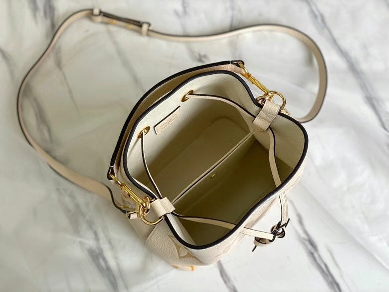 Fan Fashion Lu-Vi bags - 17576