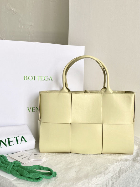 BV Arco Tote Bag For Women 16.14in/41AmeliaIn Yellow Ice Cream 609175VCQC27450