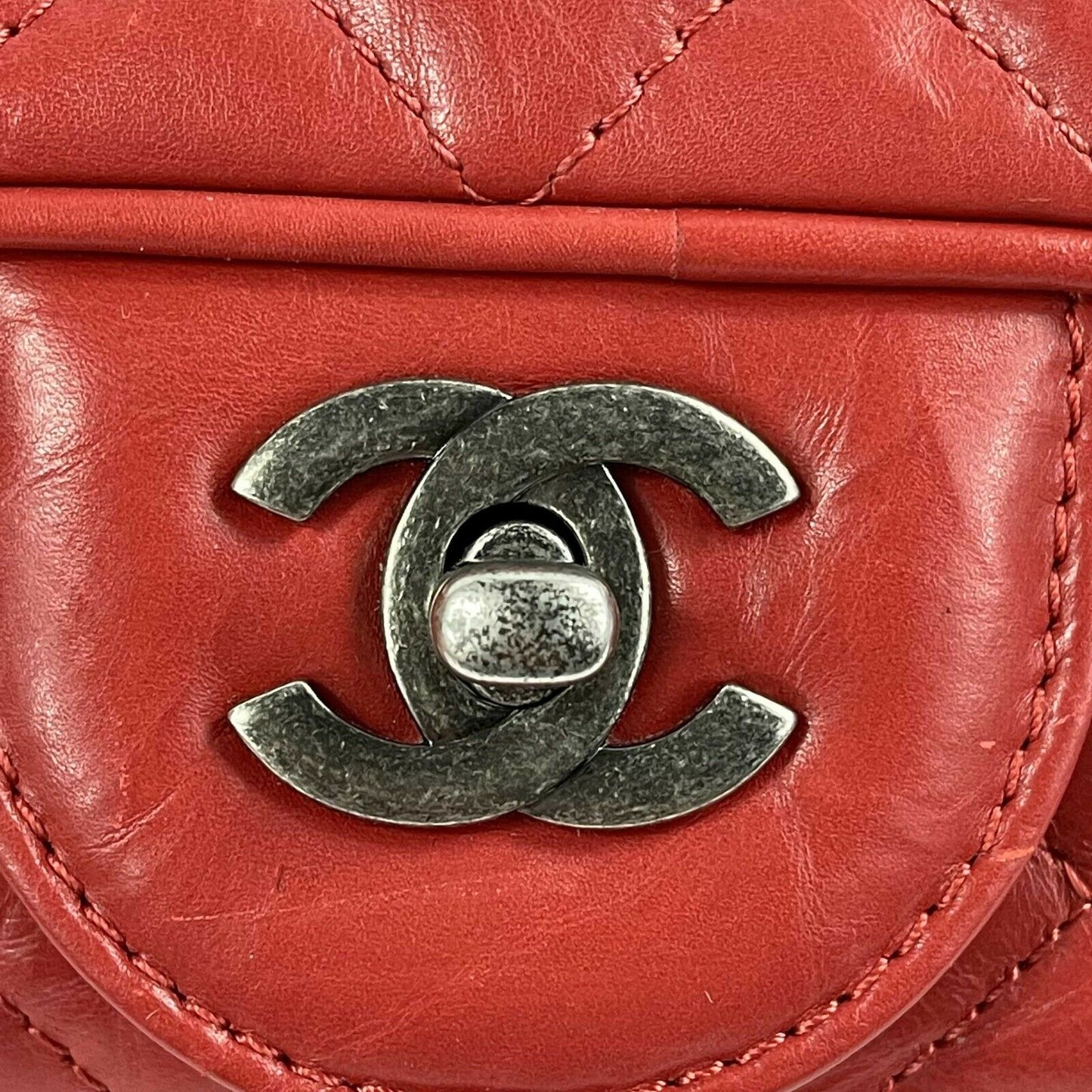 CHANEL Red Crinkled Leather Boy Chain Flap Bag / Silver-Aged - Shoulder Bag