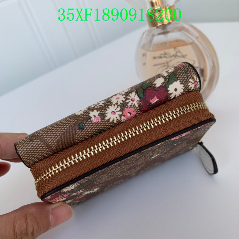 Amelia - CAH Wallet - 067