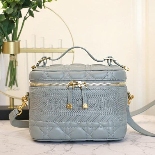 SMALL TRAVEL VANITY CASE CLOUD BLUE LAMBSKIN Amelia