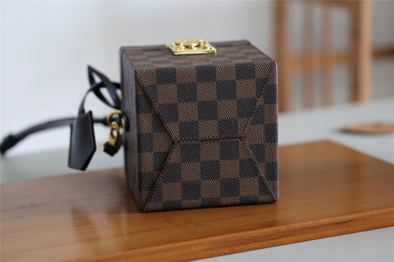 Fan Fashion Lu-Vi bags - 9344