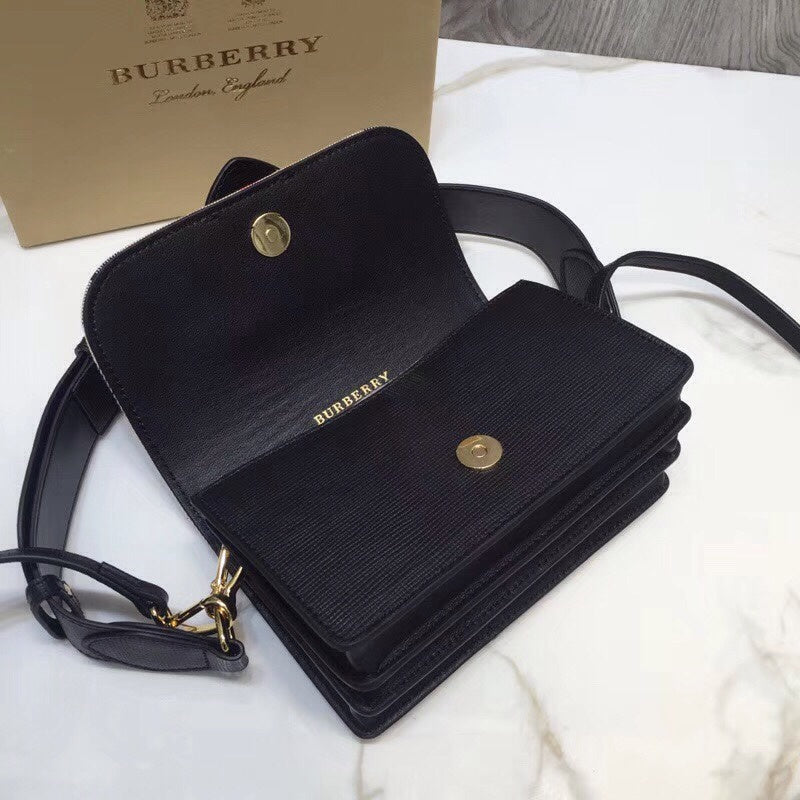 Burberry Bags - Bagsattire   551