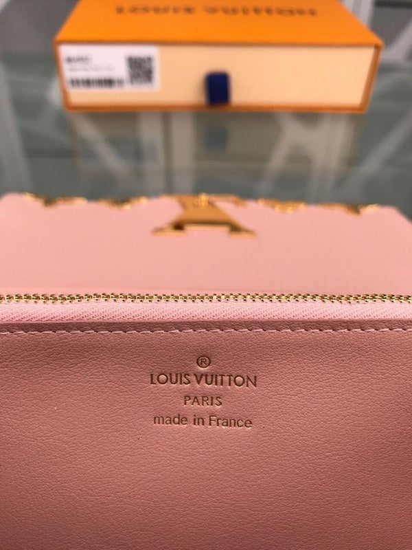 Fan Fashion Lu-Vi bags - 8998