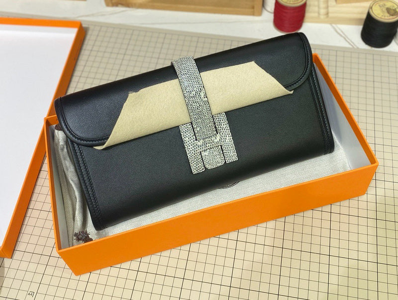 Amelia - HMS Bags - 1738
