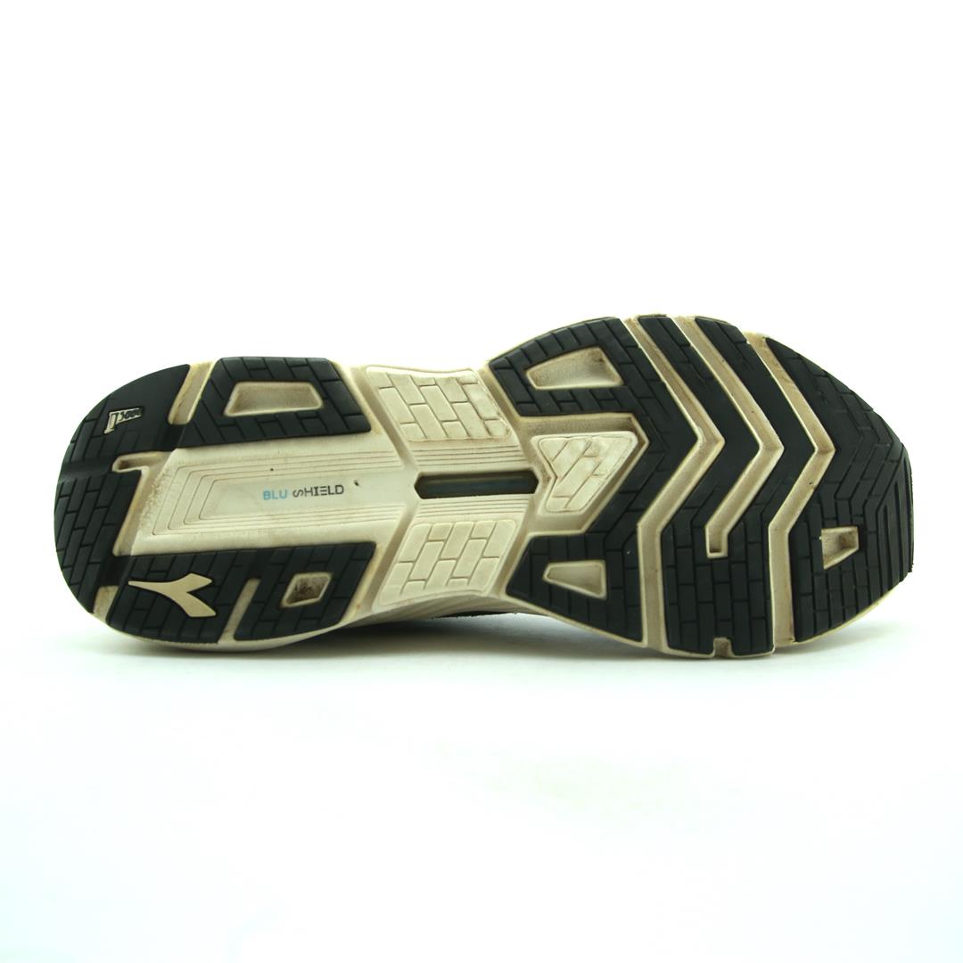 DIADORA MYTHOS BLUSHIELD VOLO 3