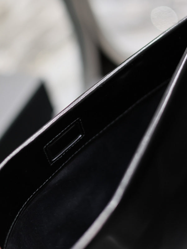Amelia - YSL Bag - 1859