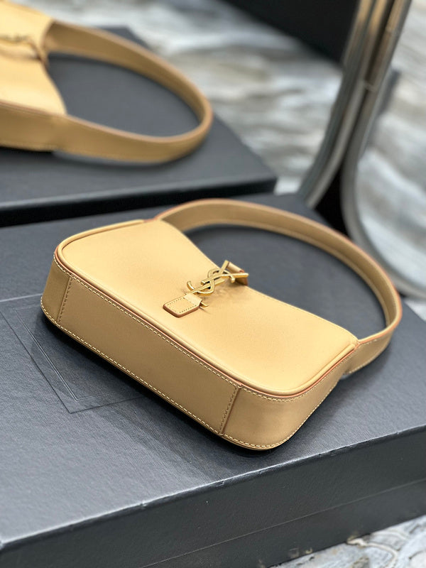 Amelia - YSL Bag - 2495