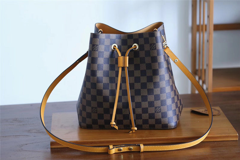 Fan Fashion Lu-Vi bags - 8577