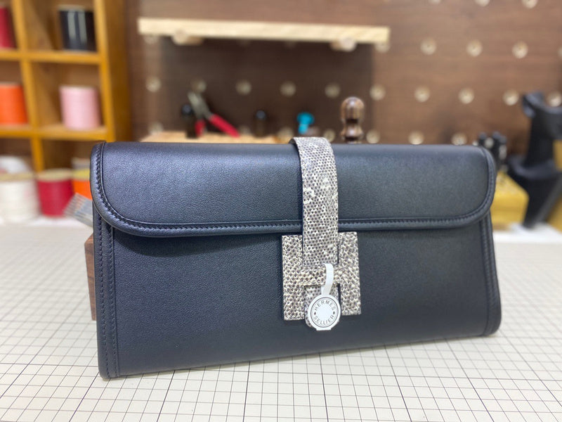 Amelia - HMS Bags - 1738