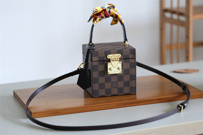 Fan Fashion Lu-Vi bags - 9344
