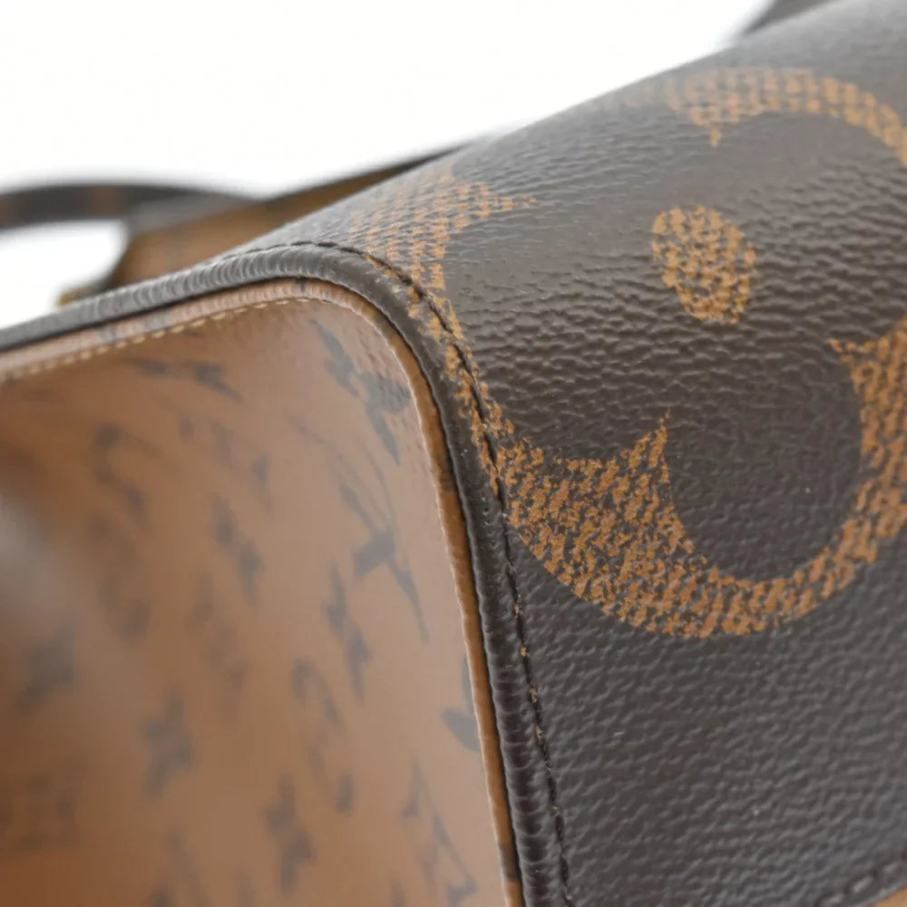 Louis Vuitton OntheGo MM Monogram Reverse Handbag