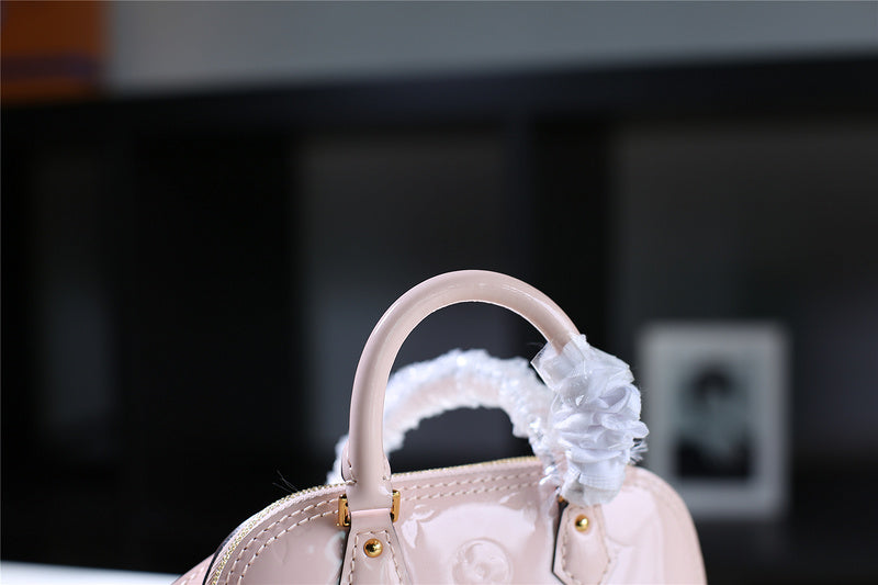 Fan Fashion Lu-Vi bags - 8300