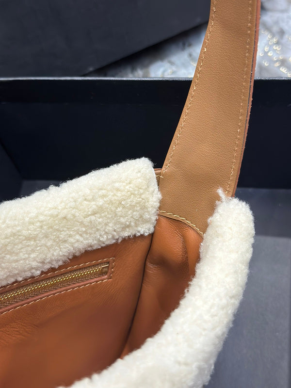 Amelia - YSL Bag - 2489