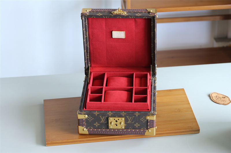 Fan Fashion Lu-Vi bags - 9554