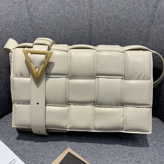 BV Padded Cassette Bag For Women 10.2in/26AmeliaIn Chalk 591970VCQR19143