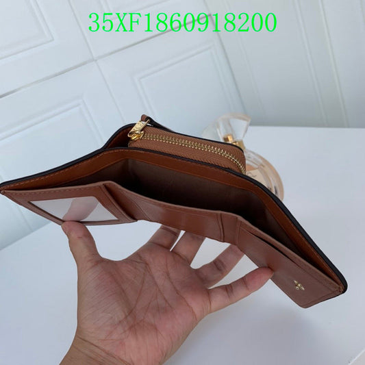 Amelia - CAH Wallet - 074