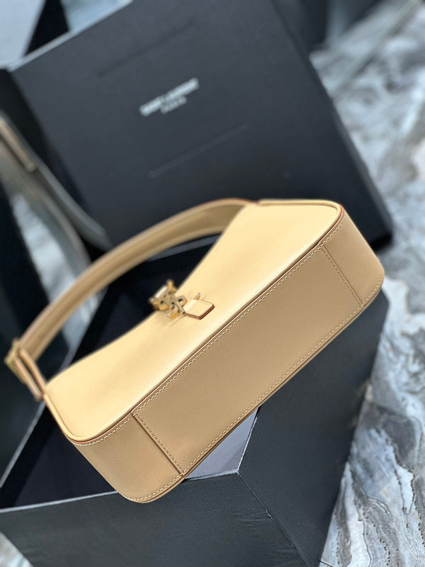 Amelia - YSL Bag - 2494