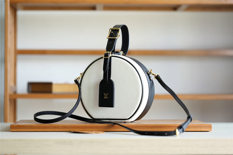 Fan Fashion Lu-Vi bags - 8327