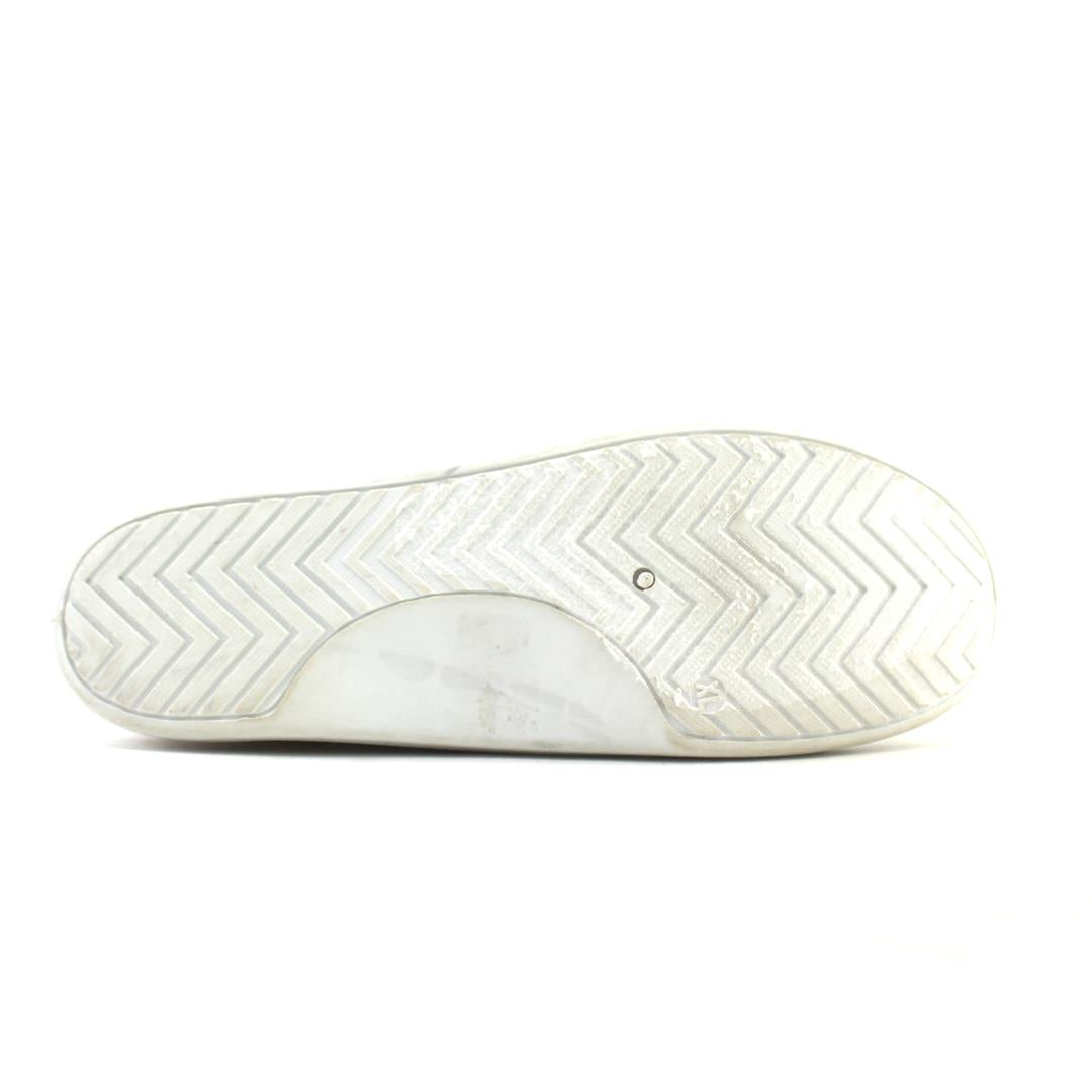 SOLE MATES .