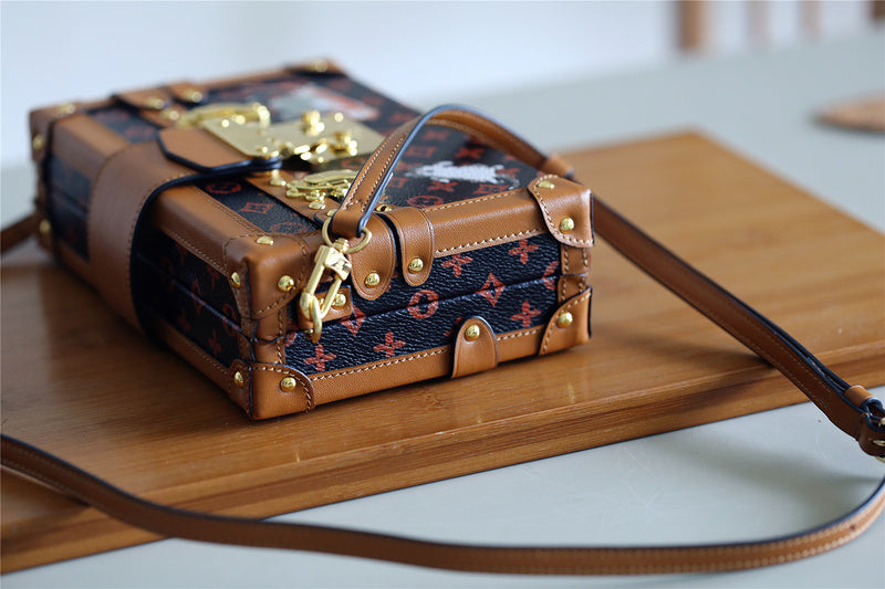 Fan Fashion Lu-Vi bags - 8219
