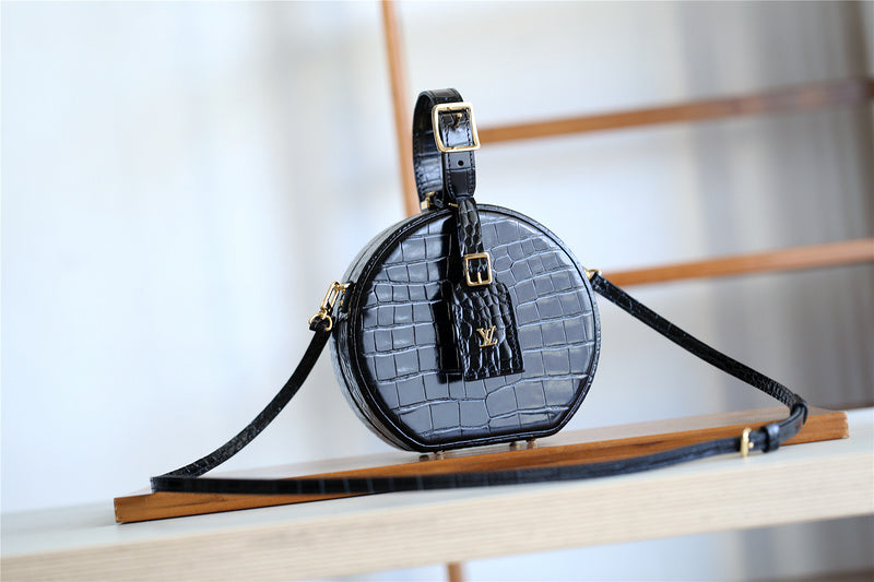 Fan Fashion Lu-Vi bags - 8325