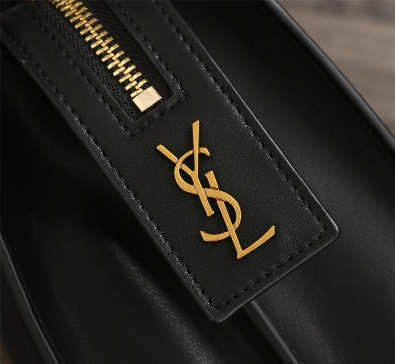 Amelia - YSL Bag - 2940