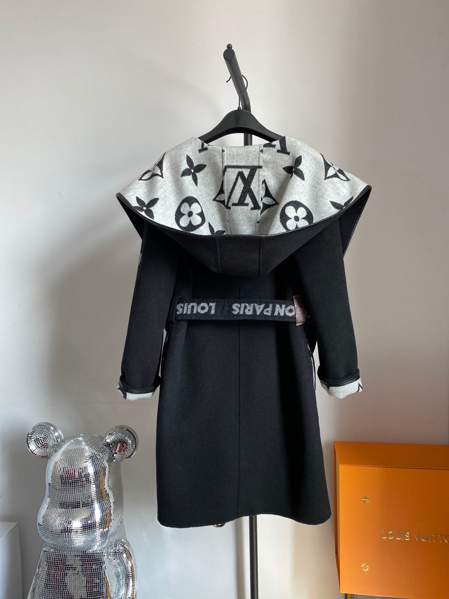 Luxury Louis Vuitton  Wrap Coat 030