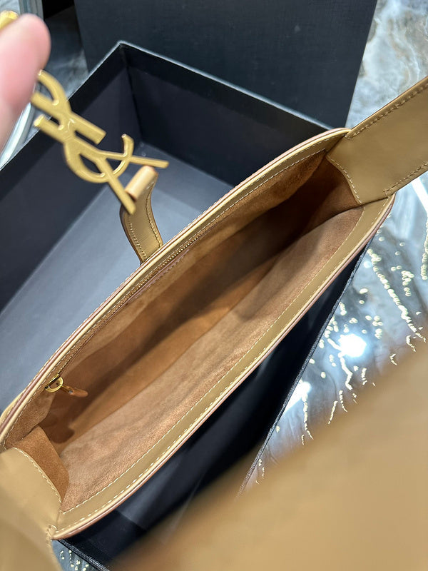 Amelia - YSL Bag - 2494