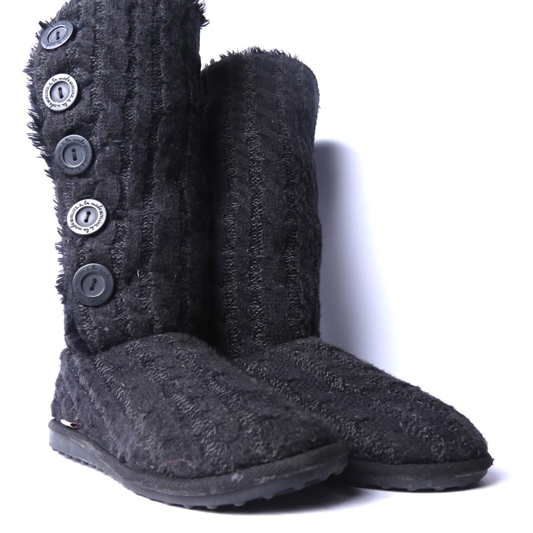 MUK LUKS .