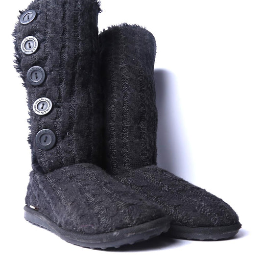 MUK LUKS .