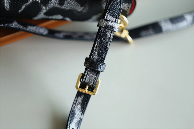 Fan Fashion Lu-Vi bags - 8506
