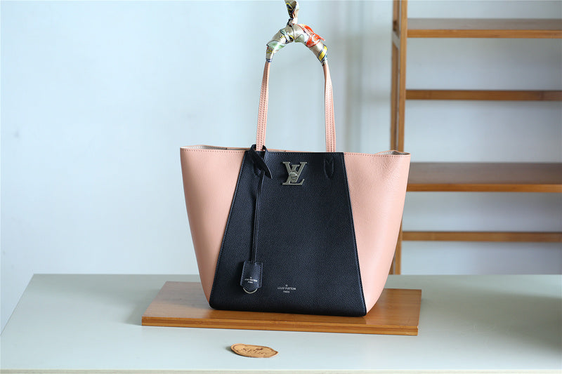 Fan Fashion Lu-Vi bags - 8242
