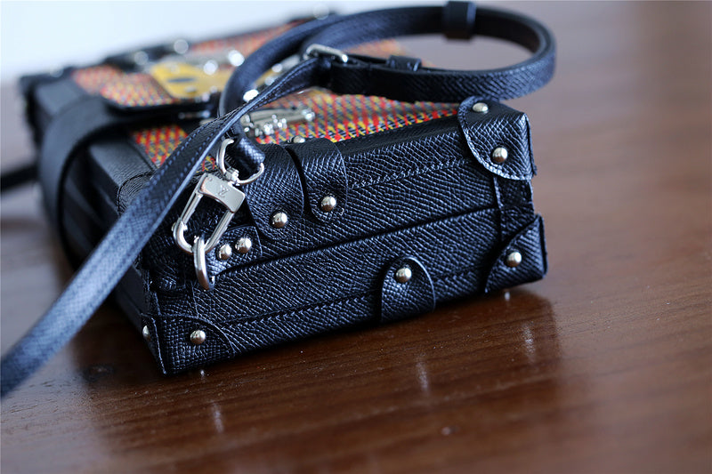 Fan Fashion Lu-Vi bags - 8213