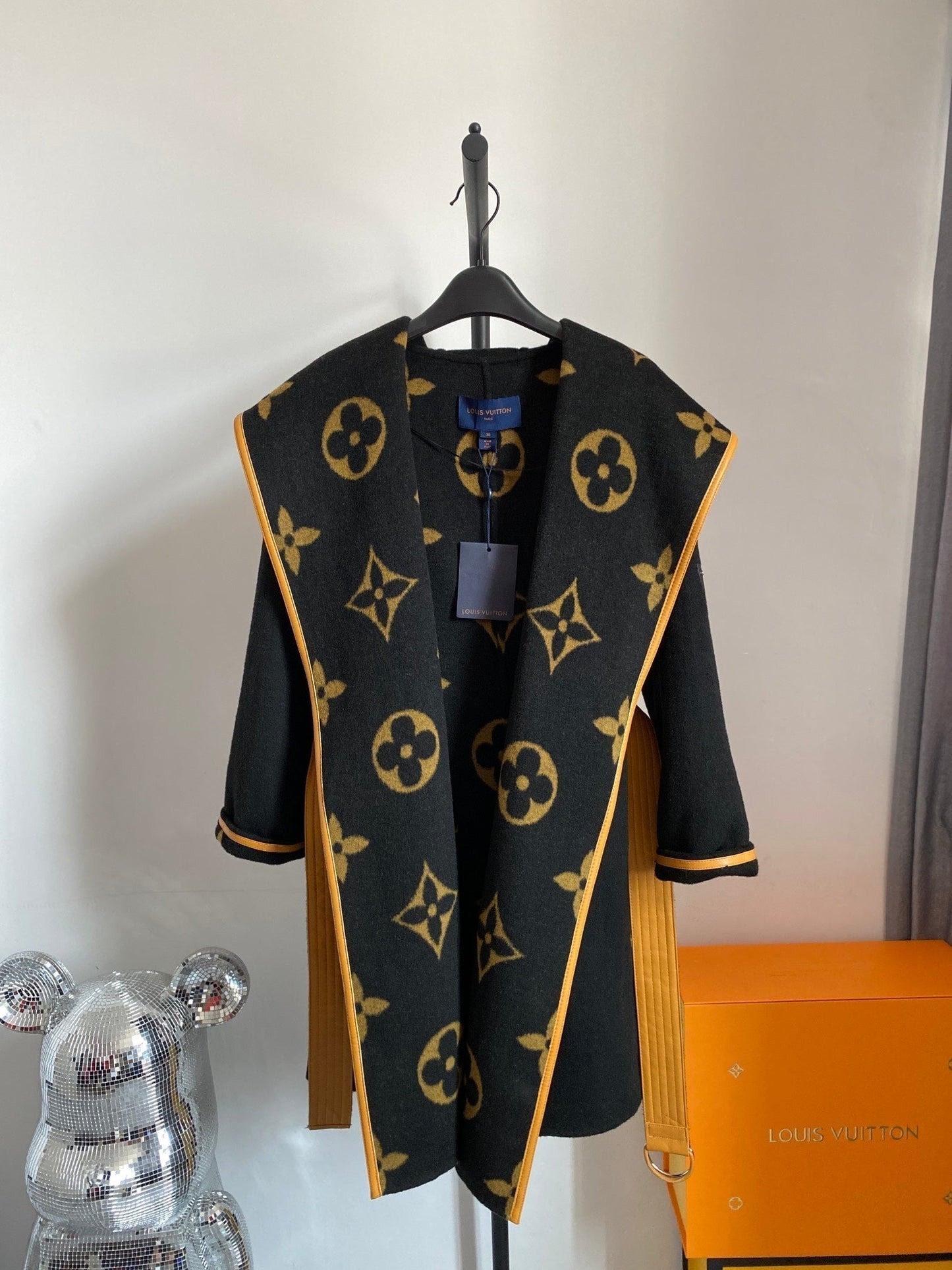 Luxury Louis Vuitton  Wrap Coat 031