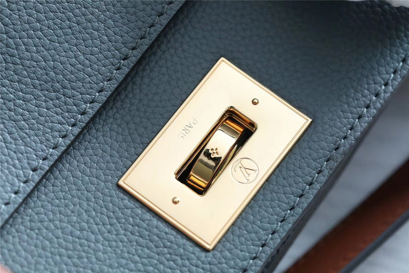 Fan Fashion Lu-Vi bags - 8623