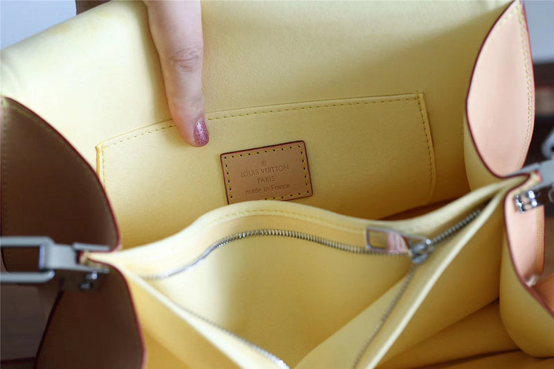 Fan Fashion Lu-Vi bags - 8145