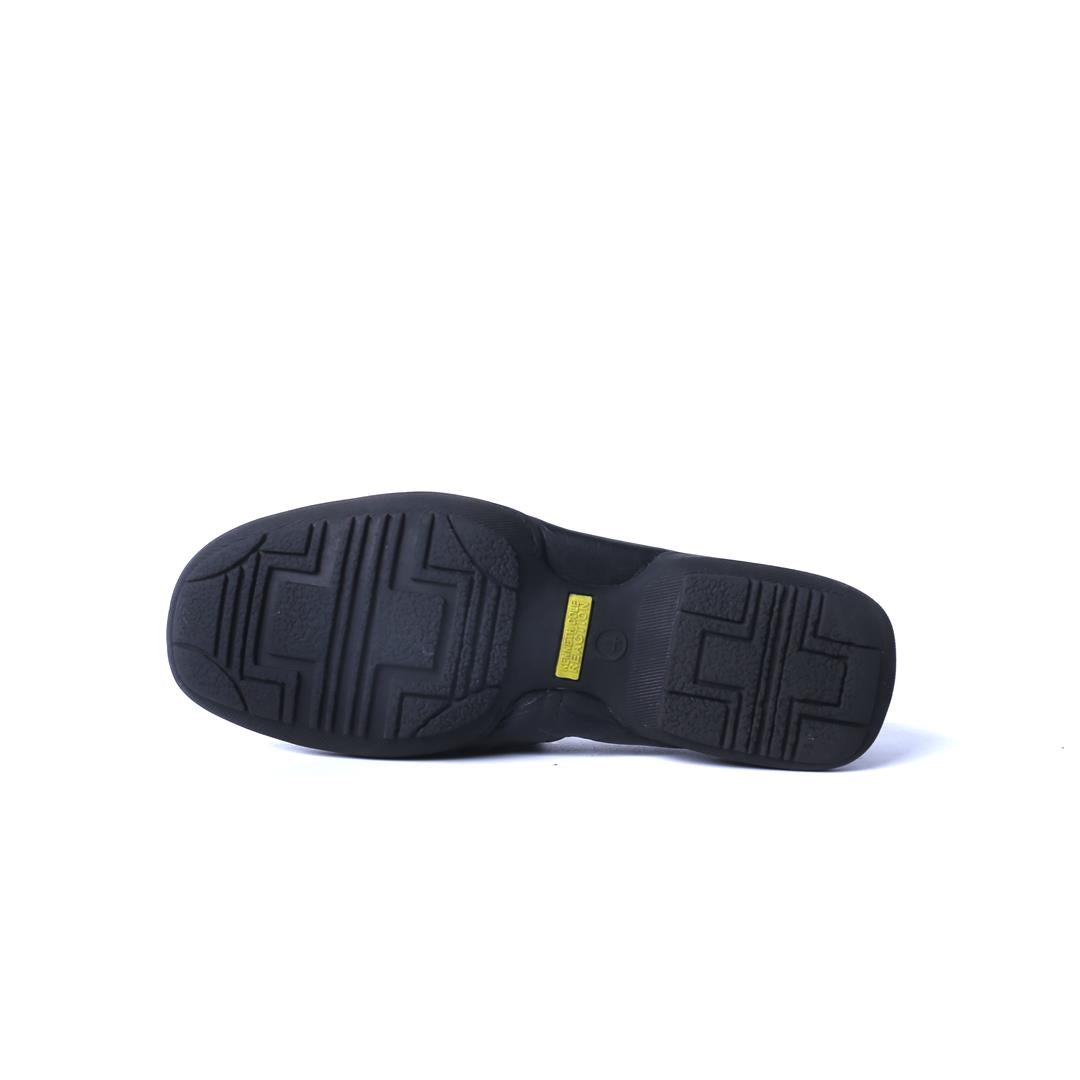 KENNETH COLE REACTION .